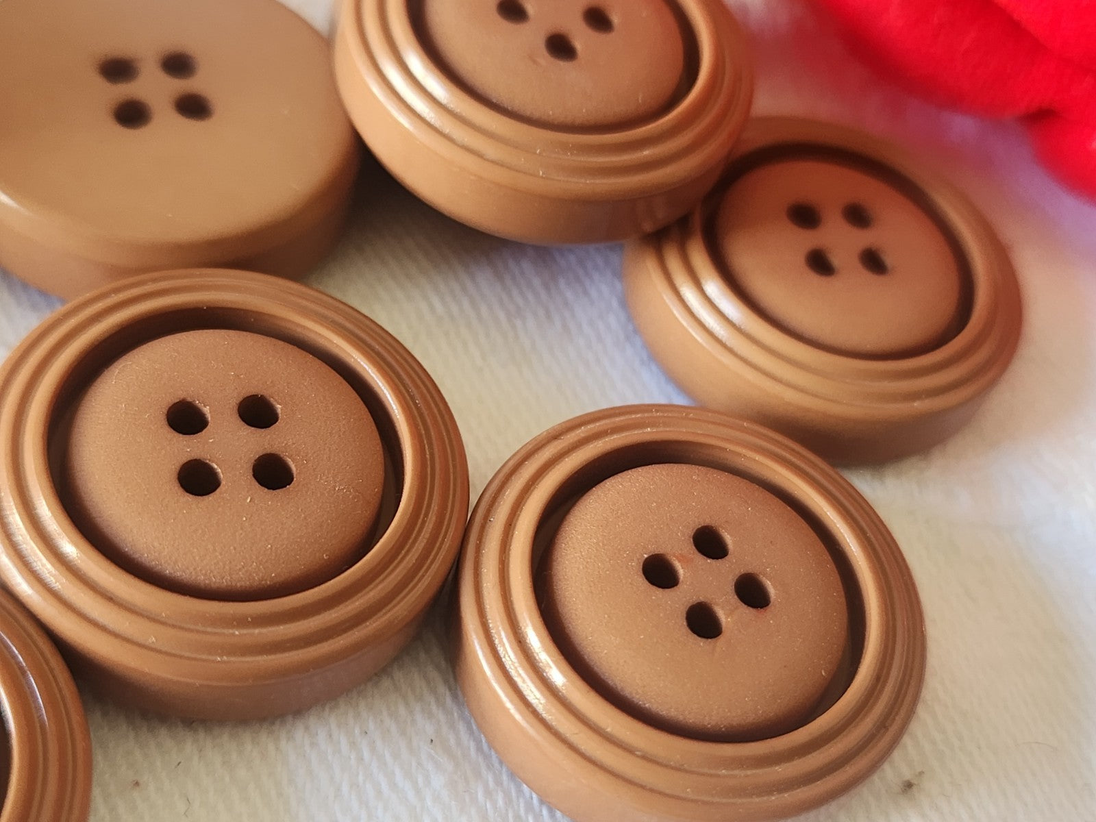 Lot 6 boutons vintage marron épais mat trous  2,2 cm ref 6114