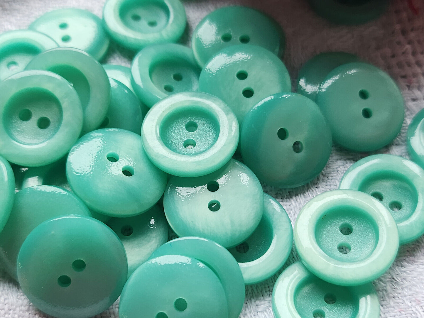 Lot 14 boutons vintage vert eau/bleu à trou 1,6 cm ref 3527