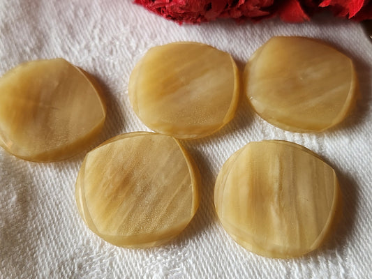 Lot 5 boutons vintage beige hyper fin à pied 2,3 cm ref 3146