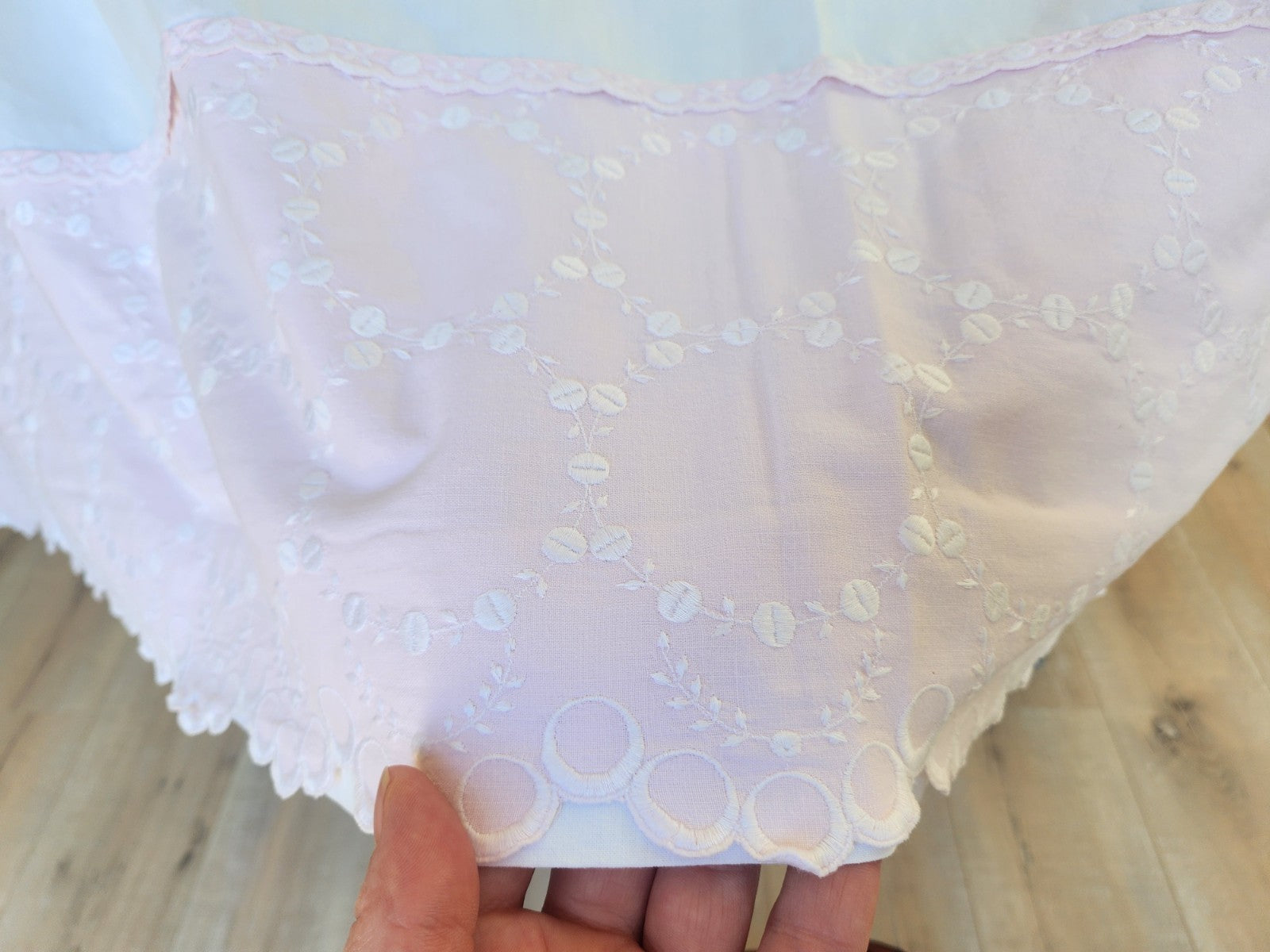 Ancien drap  monogramme HK rose  galon 225 cmsur  285 cm B7