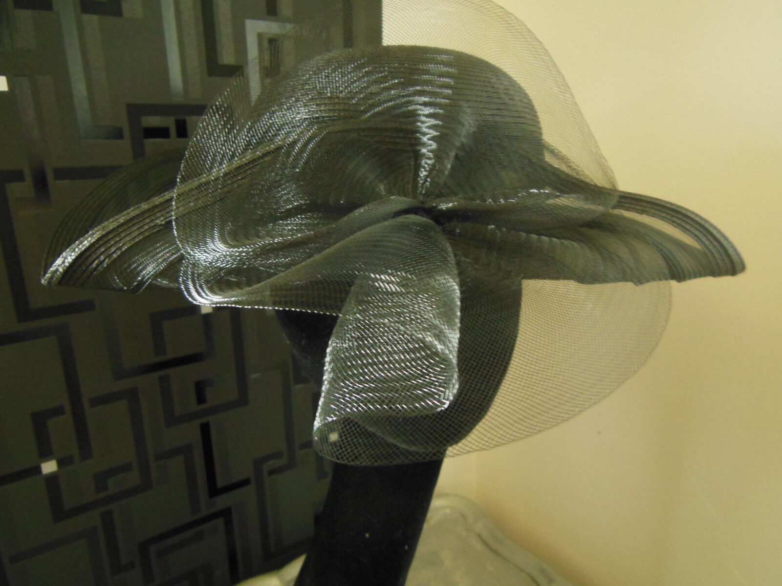 Superbe chapeau ceremonie mariage noir  transparent travaillé 57 cm