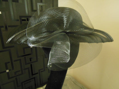 Superbe chapeau ceremonie mariage noir  transparent travaillé 57 cm