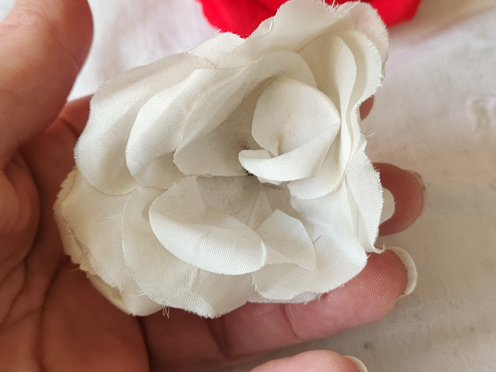 Fleur ancienne  sur broche blanche modiste chapeau  8,5 cm T0-11