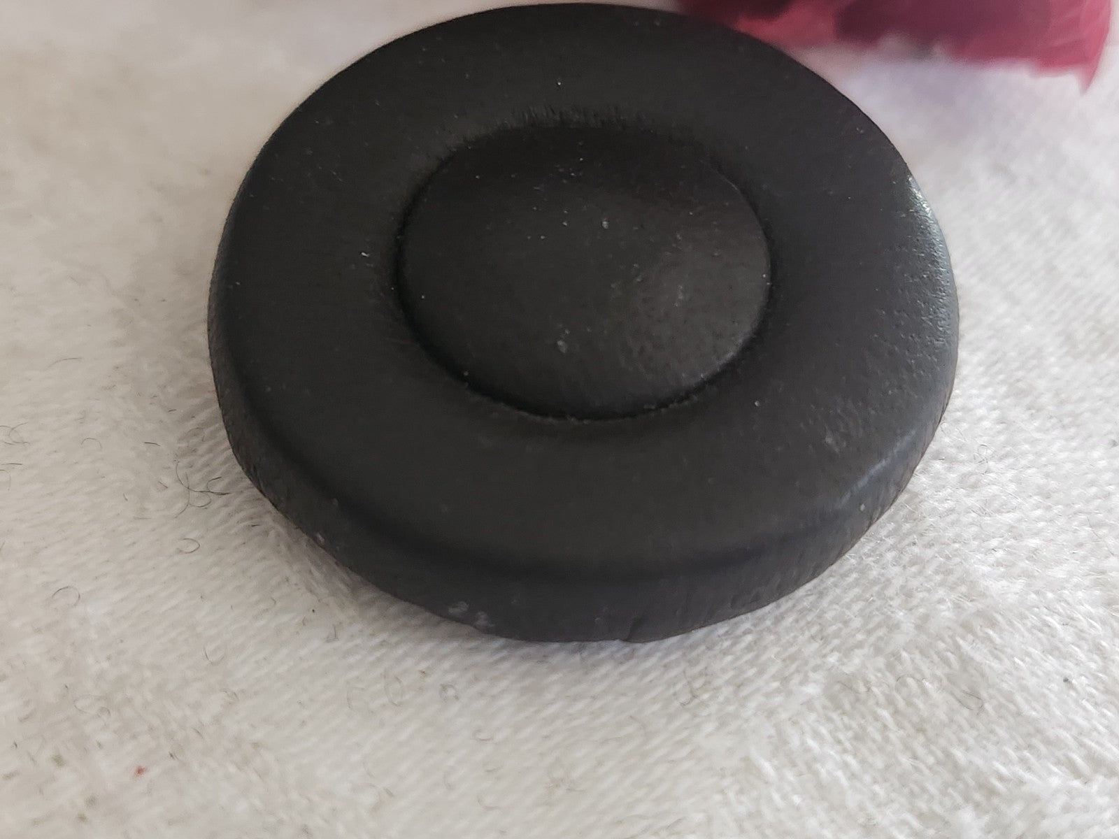 Ancien gros bouton en cuir marron  collection pied 3,1  cm G8R