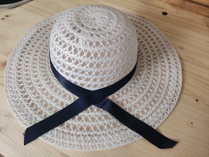 Lot 12 chapeaux de cérémonies année 1990/2000 voir description annonce