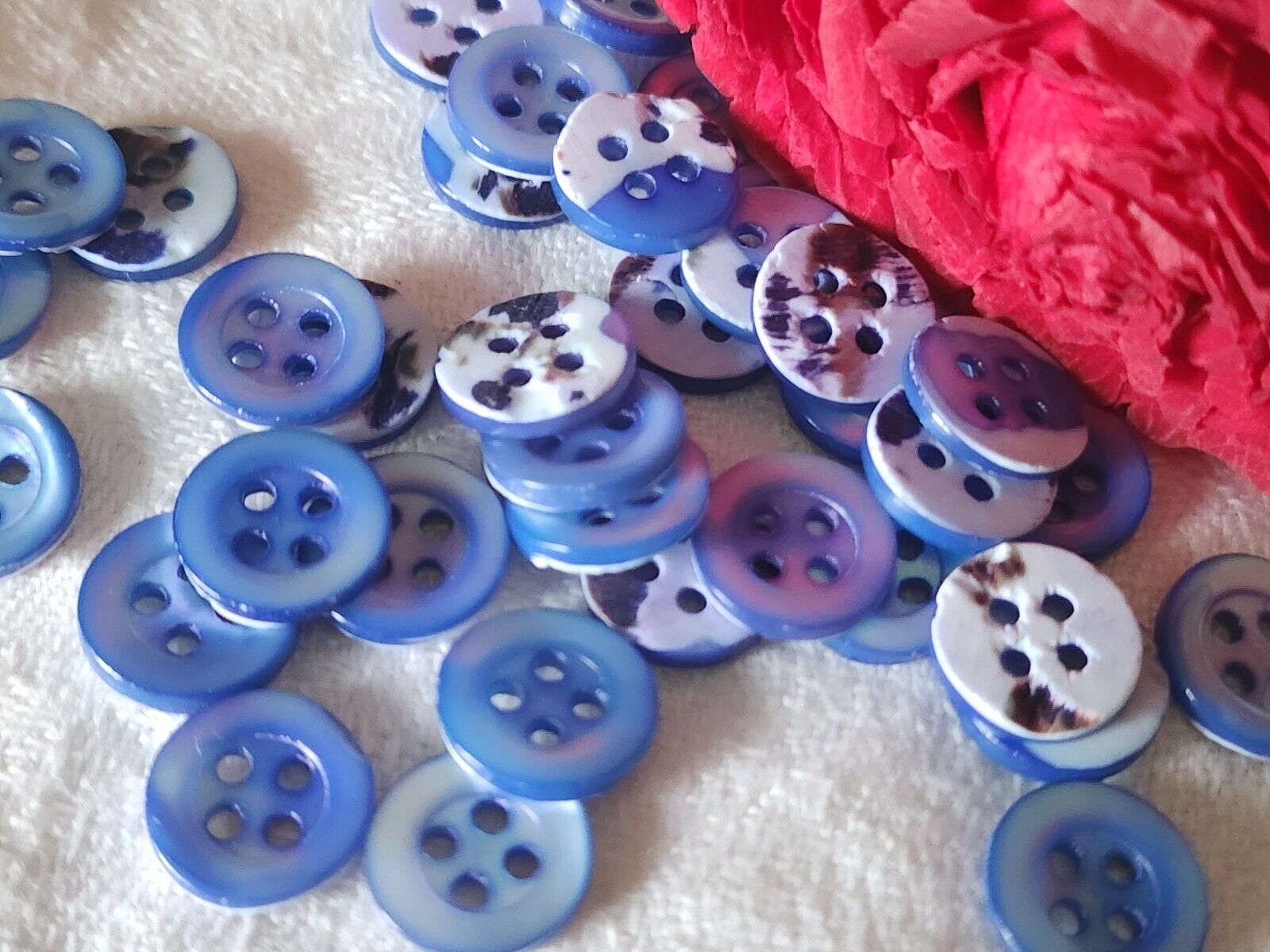 Lot 12 boutons vintage en nacre  bleu  4 trous  1,1 cm ref 2001