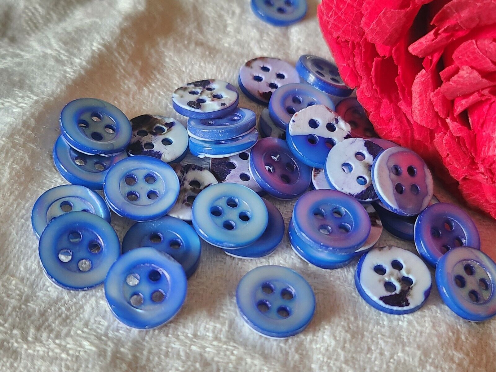 Lot 12 boutons vintage en nacre  bleu  4 trous  1,1 cm ref 2001