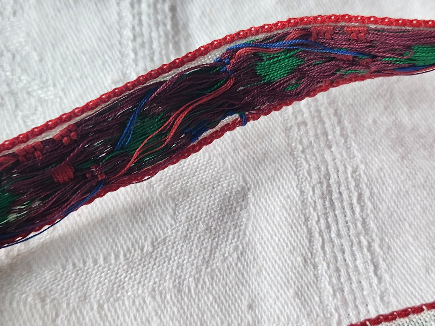 Galon vintage tissé fleur bleu rouge 3 métres sur 1,4 cm A2