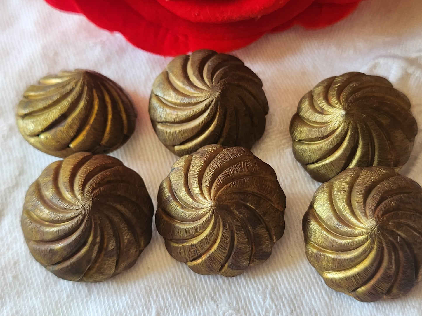 Lot 6 boutons anciens en metal gros spirale volume 2,4 cm ref 6051