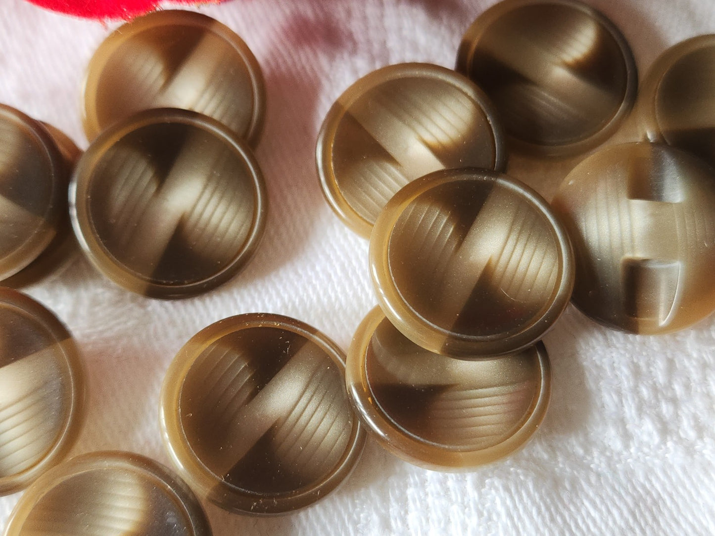 Lot 12  boutons vintage marron camaieu pied plat 1,8 cm ref 3555