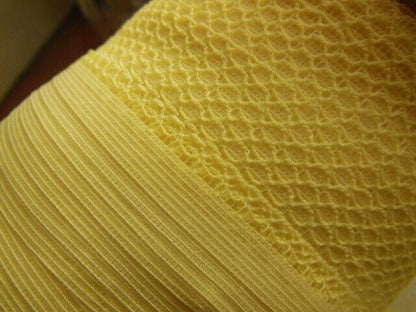 Dentelle ancienne vintage délicate jaune clair légère 10 mètres sur 1,5 cm A3