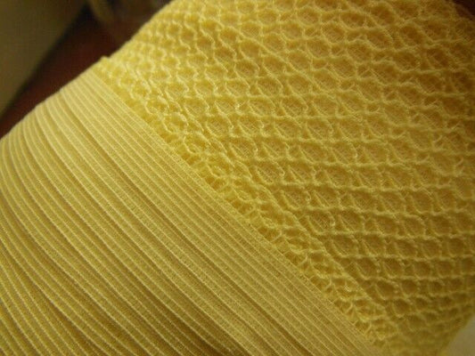 Dentelle ancienne vintage délicate jaune clair légère 10 mètres sur 1,5 cm A3