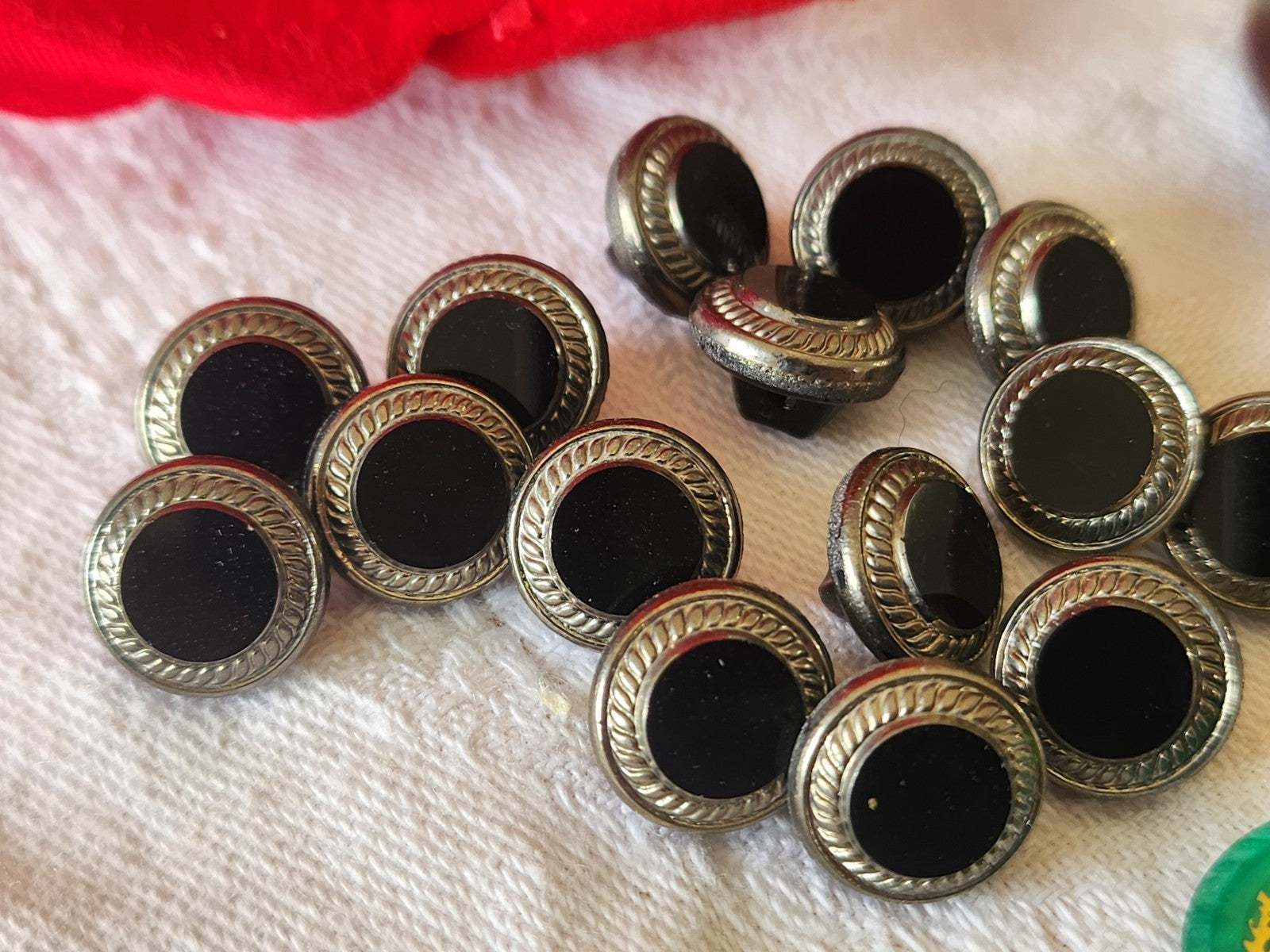 Lot 7  boutons anciens en verre noir argenté vintage 1,1 cm ou 11 mm ref 6403