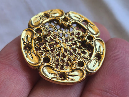 Enorme bouton vintage en métal motif ajouré 3,4 cm ref 621