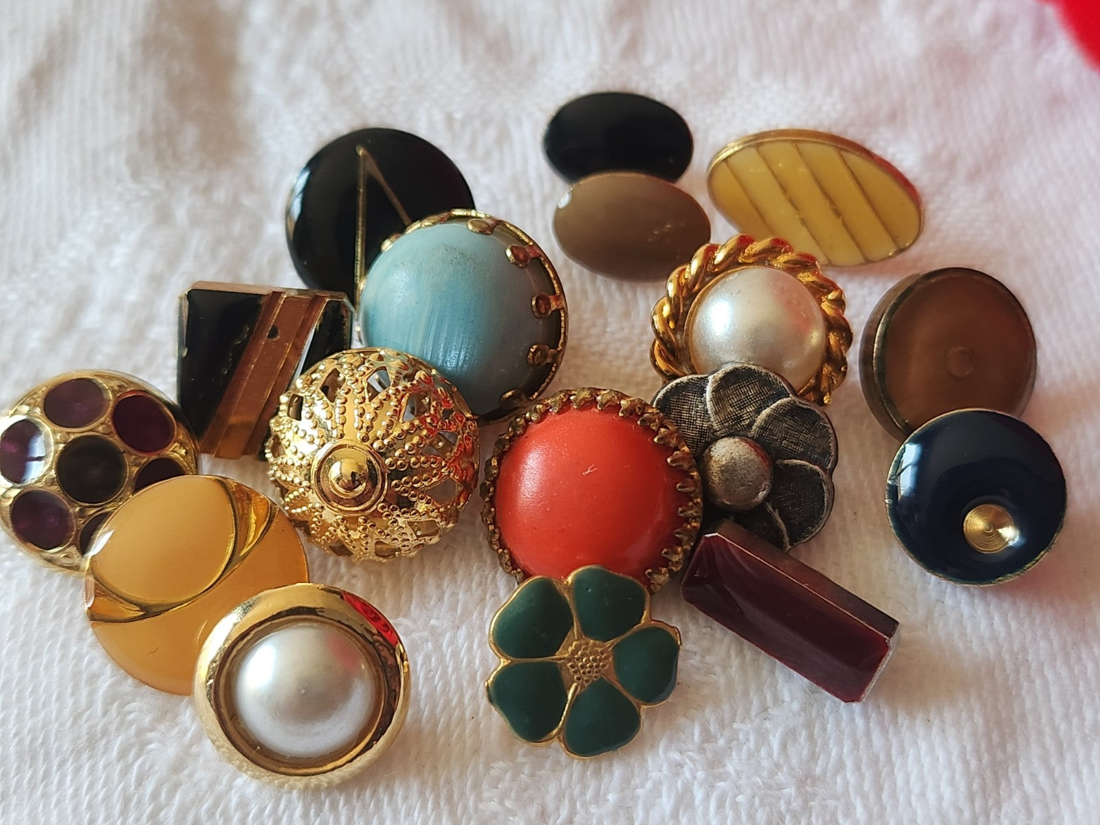 Lot 17 petits boutons vintage panaché 1 à 1,2 cm ref 6040