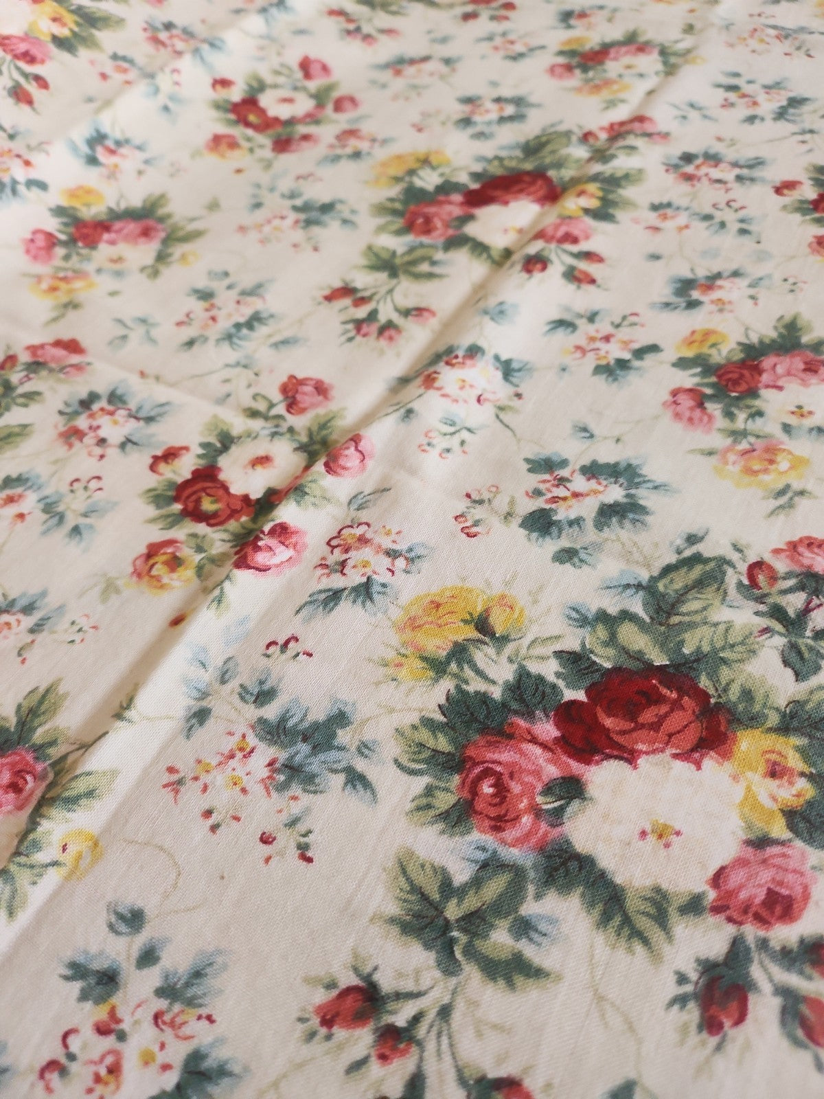 Ancien coupon de tissu fleuri dumas fabrication francaise 119 sur 77 cm B5