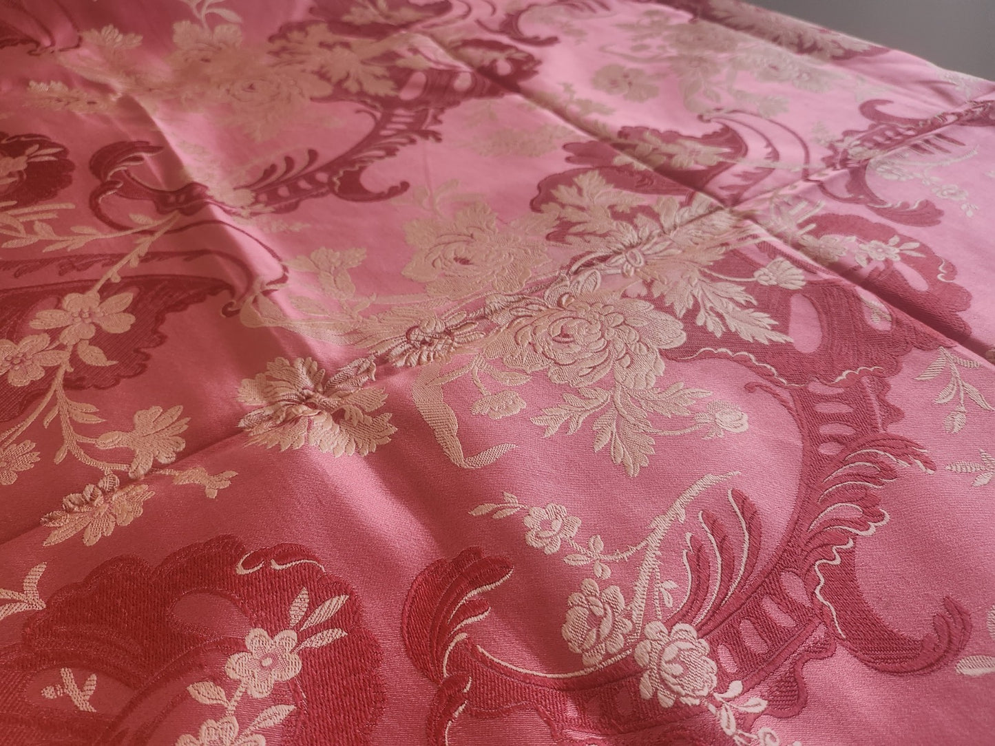 Ancien coupon de tissu damassé rose fleur pivoine broché 126 cm sur 90 cm B4