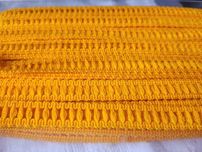 Dentelle vintage jaune echelle 6 mètres sur 1,5 cm A3