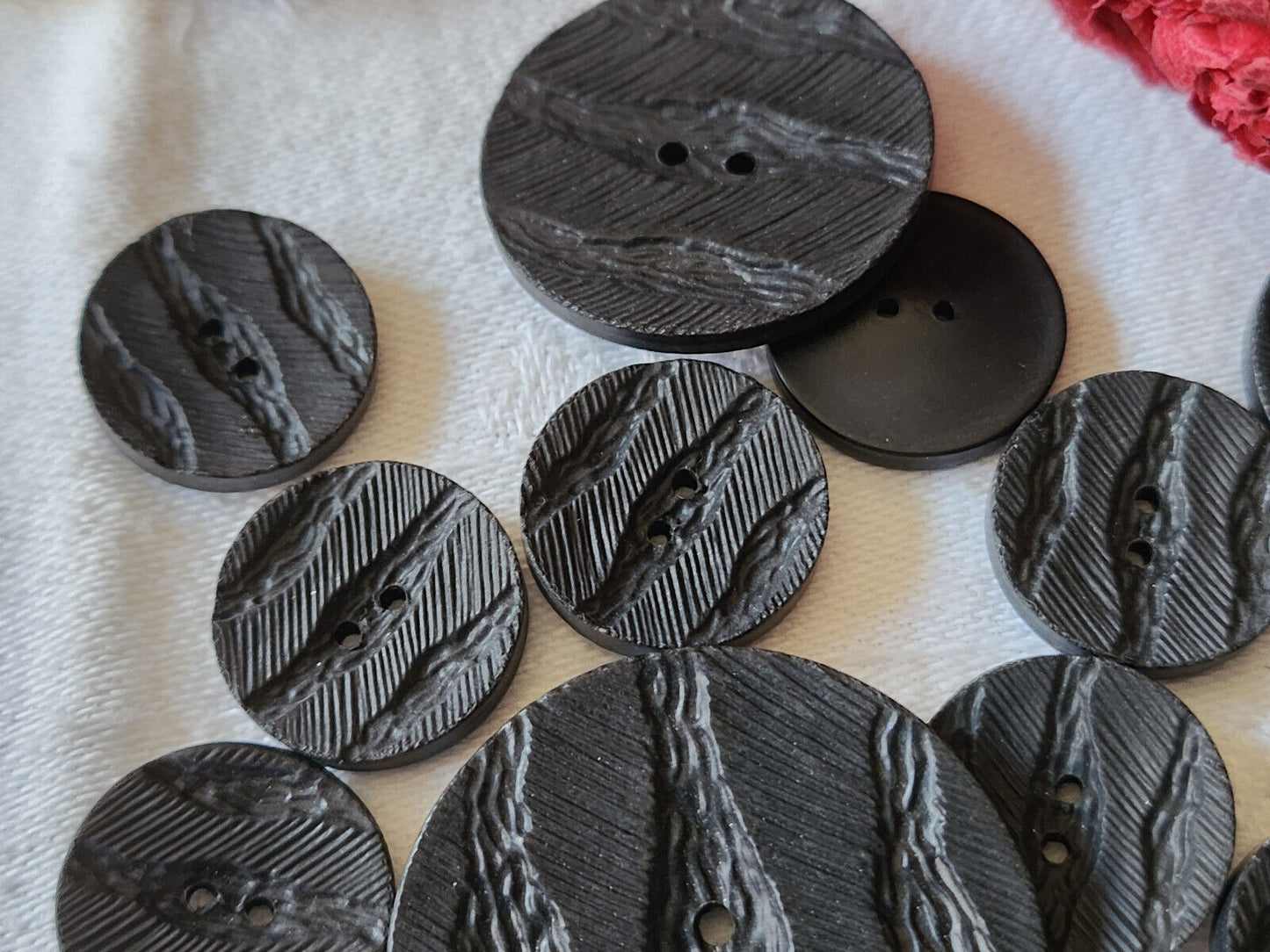 Lot 15 boutons vintage gris foncé panaché 1,7 à 3,3 cm ref 5158