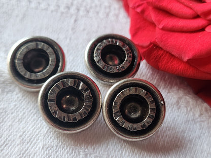 Lot 4 boutons vintage en métal argenté  pied 1,5 cm G17D
