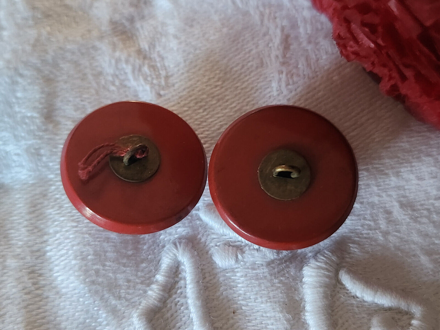 Duo boutons ancien en cuir 2 cm pied coeur bombé D16B