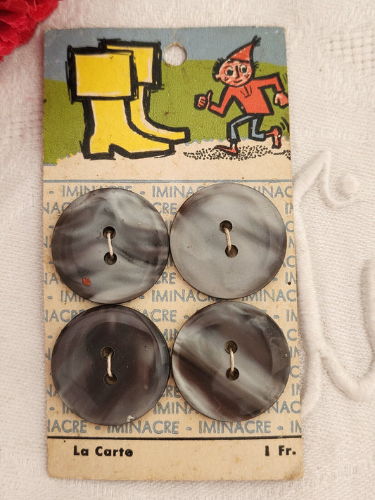 Plaque boutons ancien iminacre fable Perrault les bottes de 7 lieues gris 2,1 cm