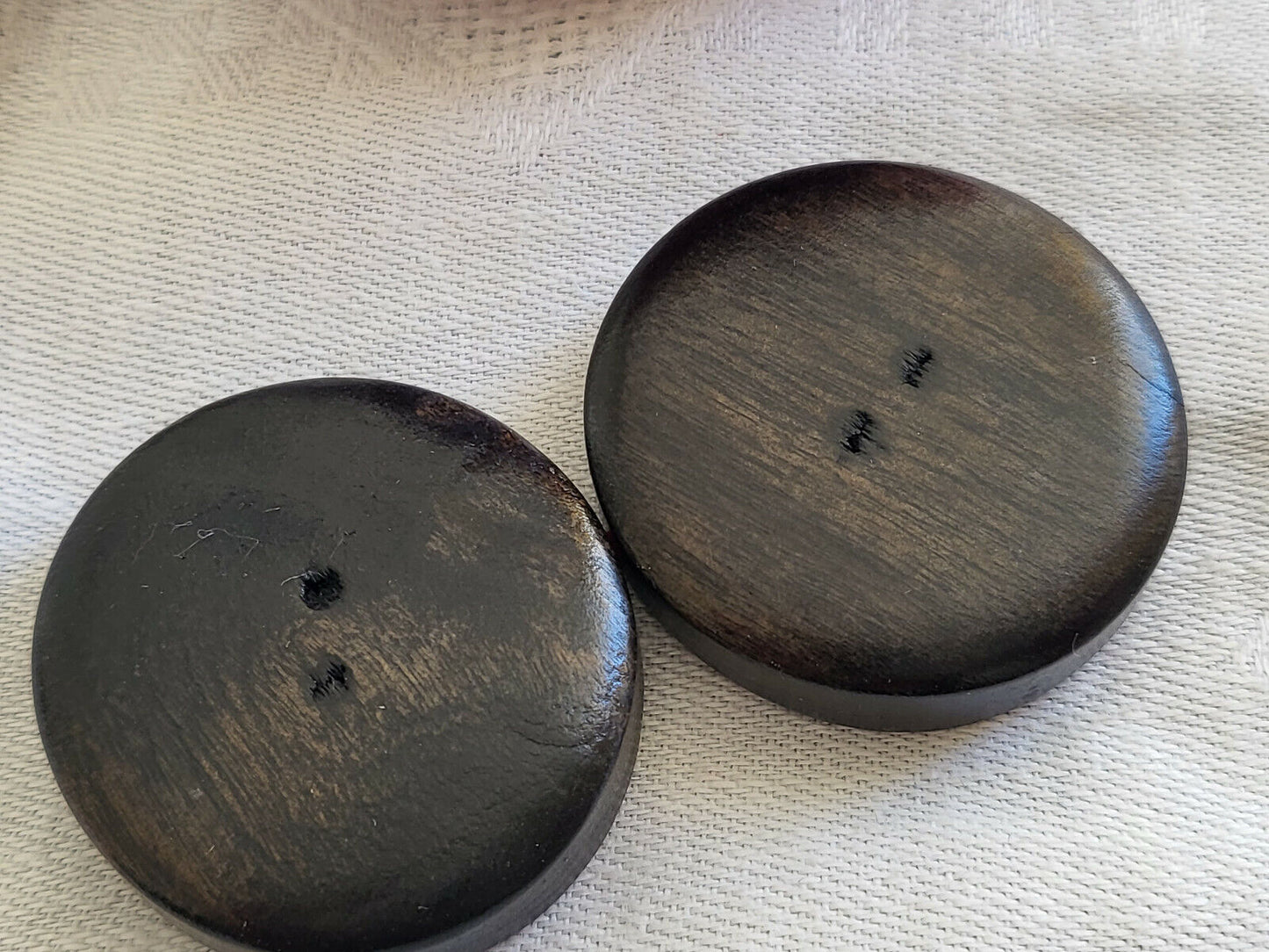 Duo gros boutons vintage en bois foncé marron  manteau 3,5 cm ref 1921