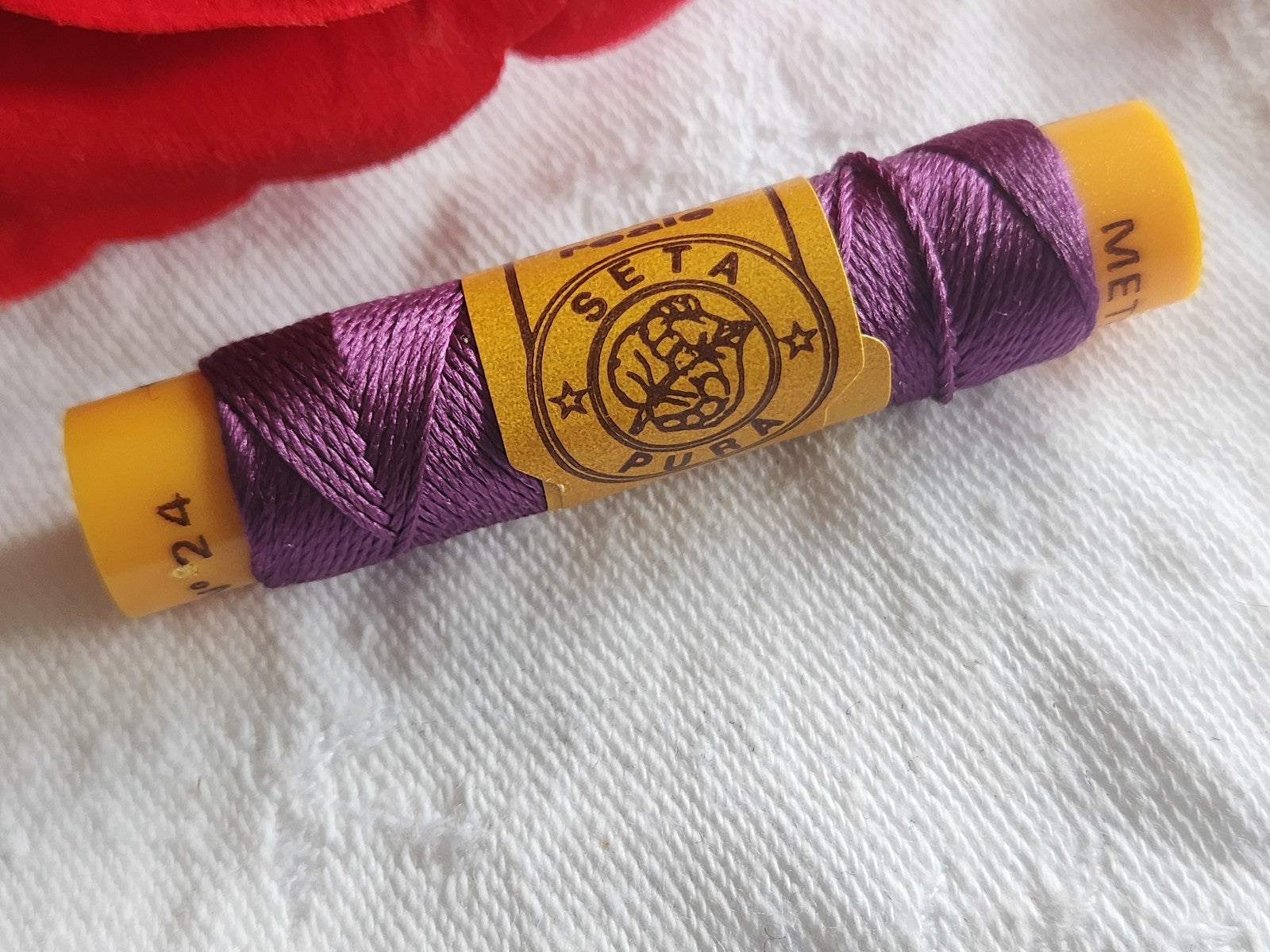 Bobine ancienne pur fil de soie vintage violet broderie n°220 T5