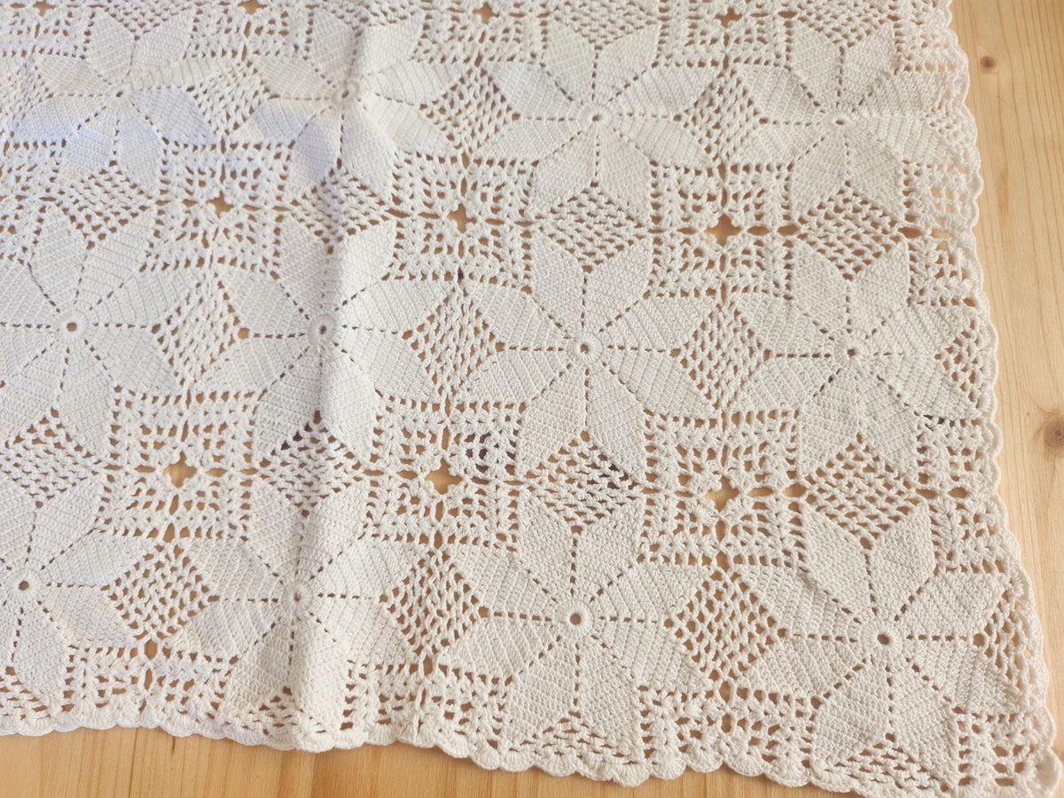 Lot 2 grands napperons anciens crochet blanc 47 sur 47 et 43 sur 44 cm B7