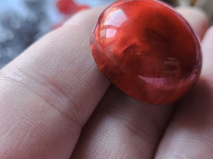 Collection gros bouton ancien rouge bombé reflet satiné 2,6 cm D12F