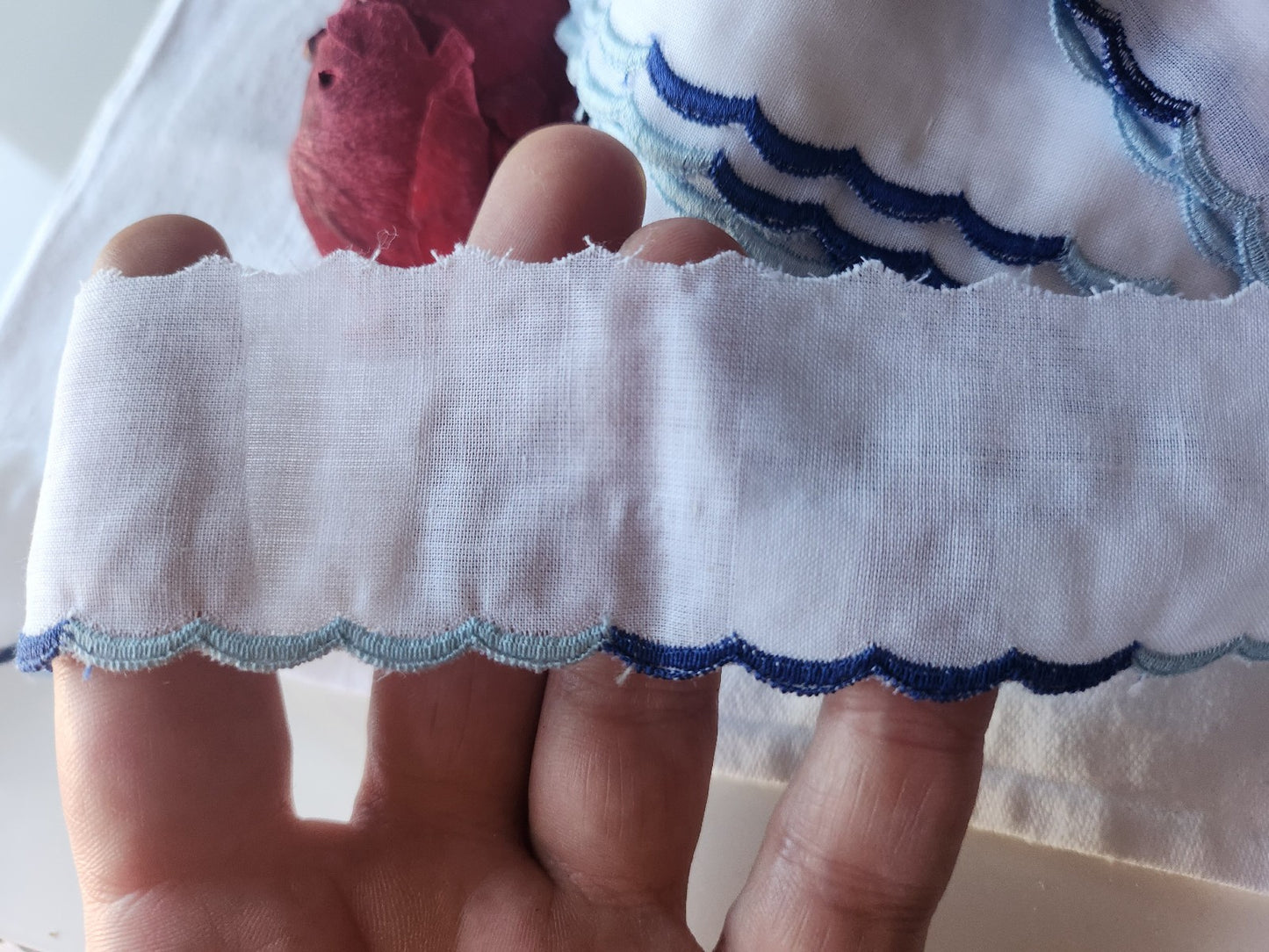 Galon vintage bordure feston bleu 3 mètres sur 4  cm A3