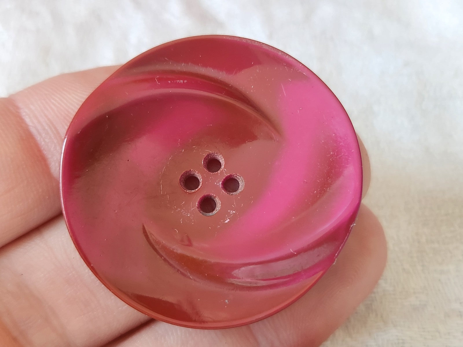 Gros bouton ancien prune rose fushia 3,7 cm G19O