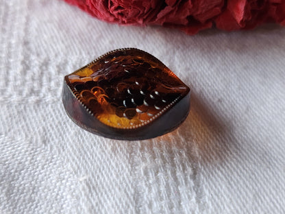 Bouton ancien en verre marron effet ecaille pied 2,2 cm D11D