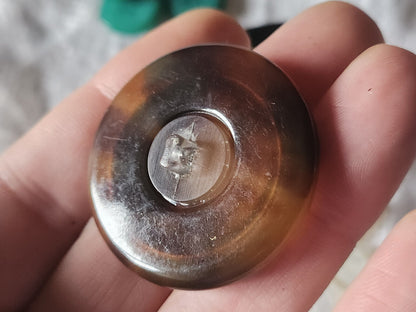 Enorme bouton vintage style ecaille marron jaspé lourd épais pied 38 mm ref 5616