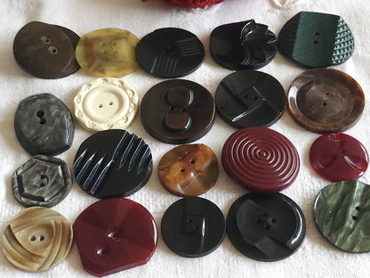 Lot 20 boutons anciens art deco bakelite plastique galalithe 2,6  à 3,8  cm T4