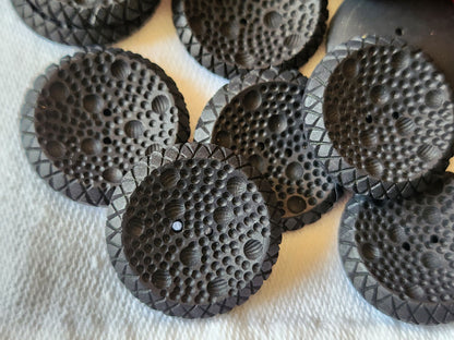 Lot 18 7 boutons vintage noir mat  alveole dentelle relief 2,1 cm ref 3068