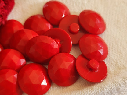 Lot 15 boutons vintage rouge  effet facette acrylique pied 1,4 cm ref 213