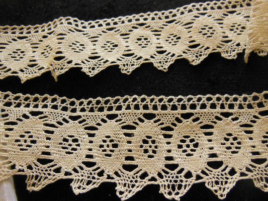 Duo dentelles anciennes crochet rehaussé de fil lumineux T1-9