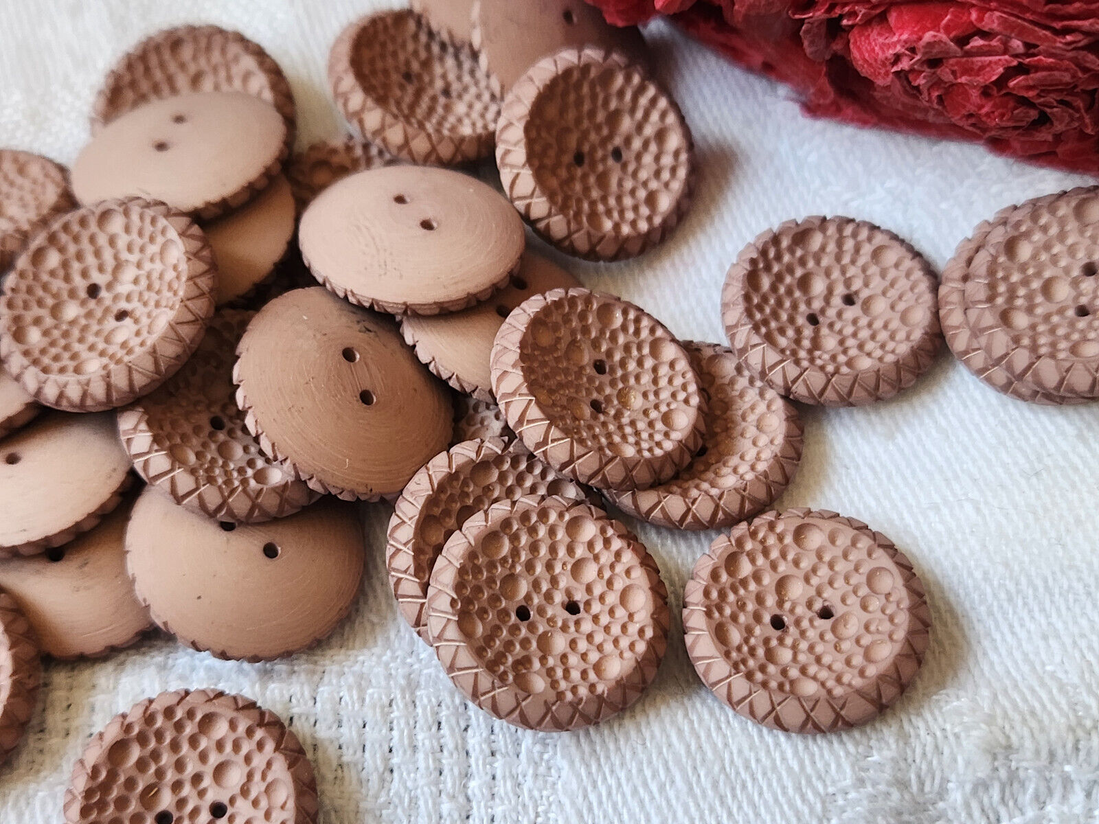 Lot 15 boutons vintage  rose alveole dentelle relief 1,5 cm ref 3034