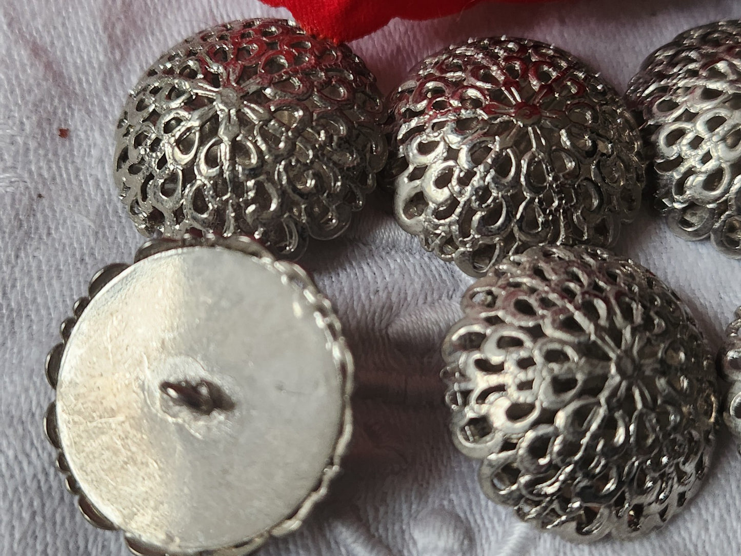 Lot 6 gros boutons vintage métal dentelle filigrame  2,5 cm ref 508