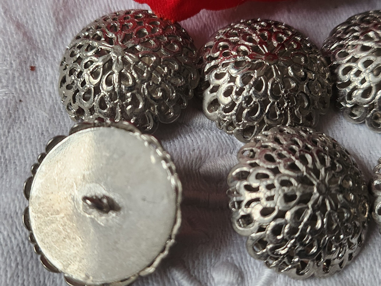 Lot 6 gros boutons vintage métal dentelle filigrame  2,5 cm ref 508