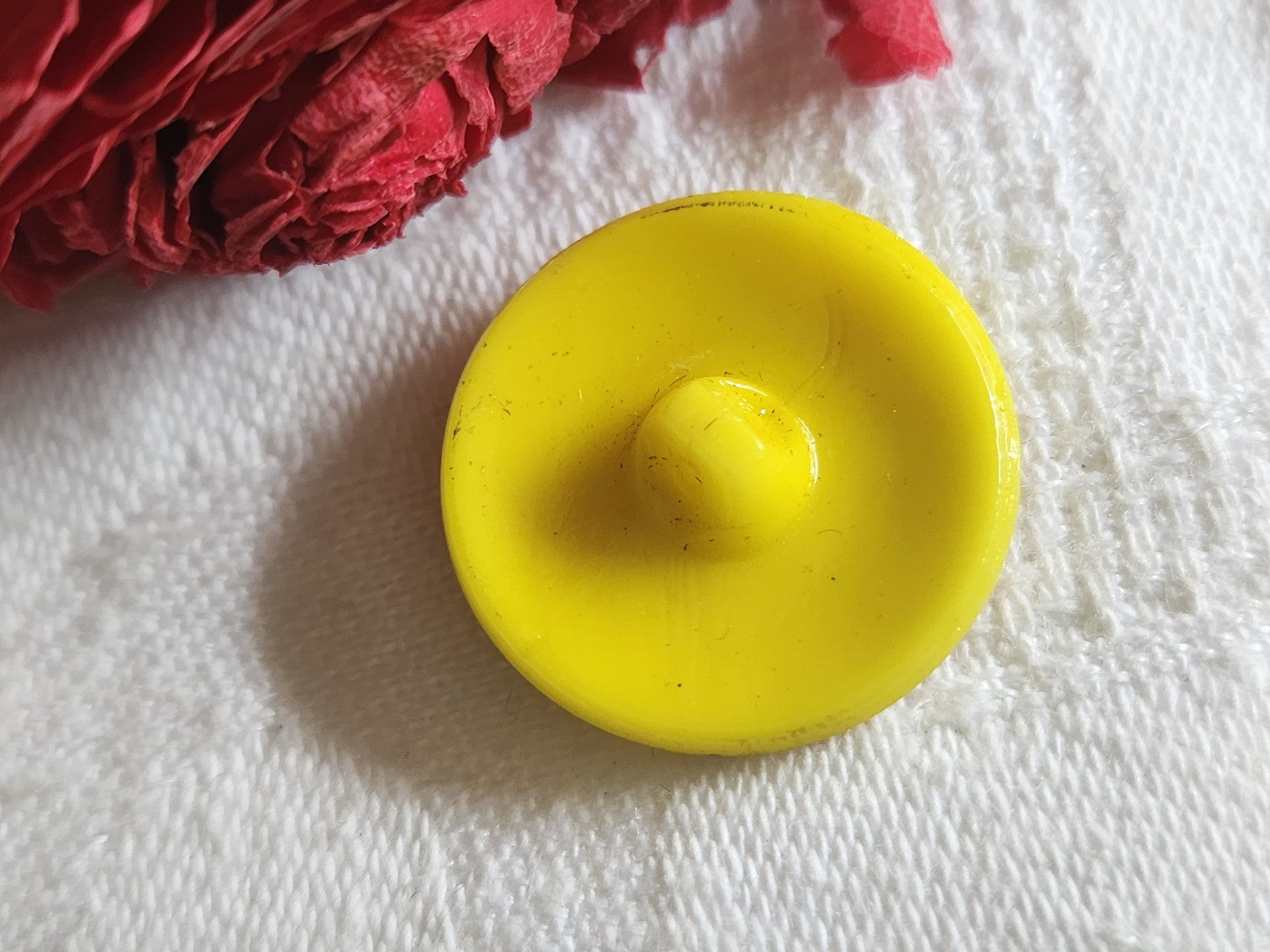 Bouton vintage en verre jaune  doré 2,2 cm G7P