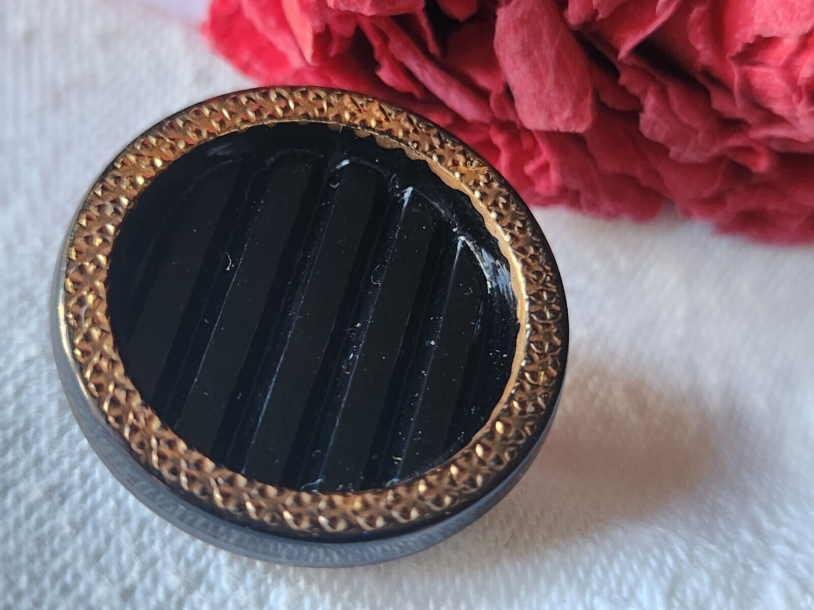 Gros bouton ancien en verre noir doré diamètre: 2,7 cm D7P