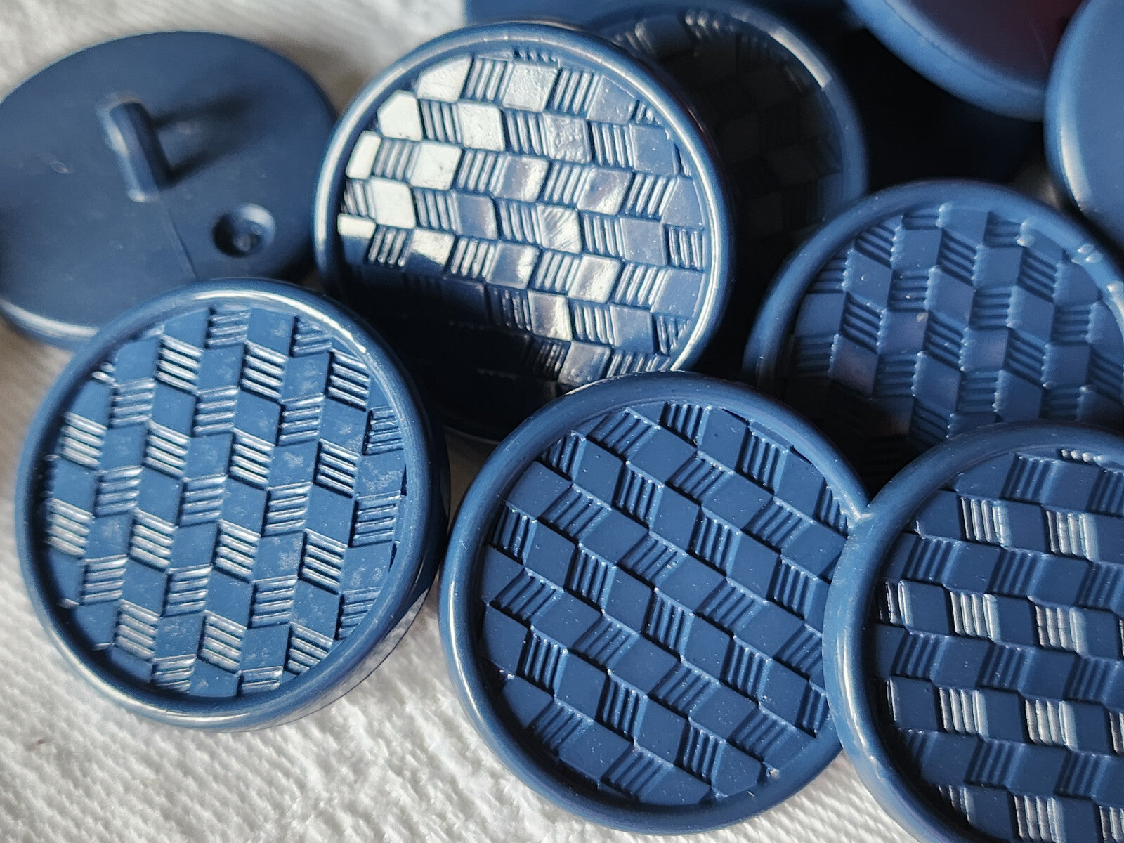 Lot 26 boutons vintage bleu  gros à pied finitions moyennes 2,5 cm ref 3393