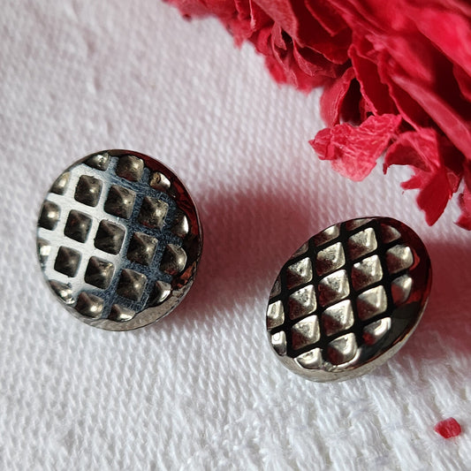 Duo  boutons anciens en verre noir quadrillé argenté 1,4 cm G12A