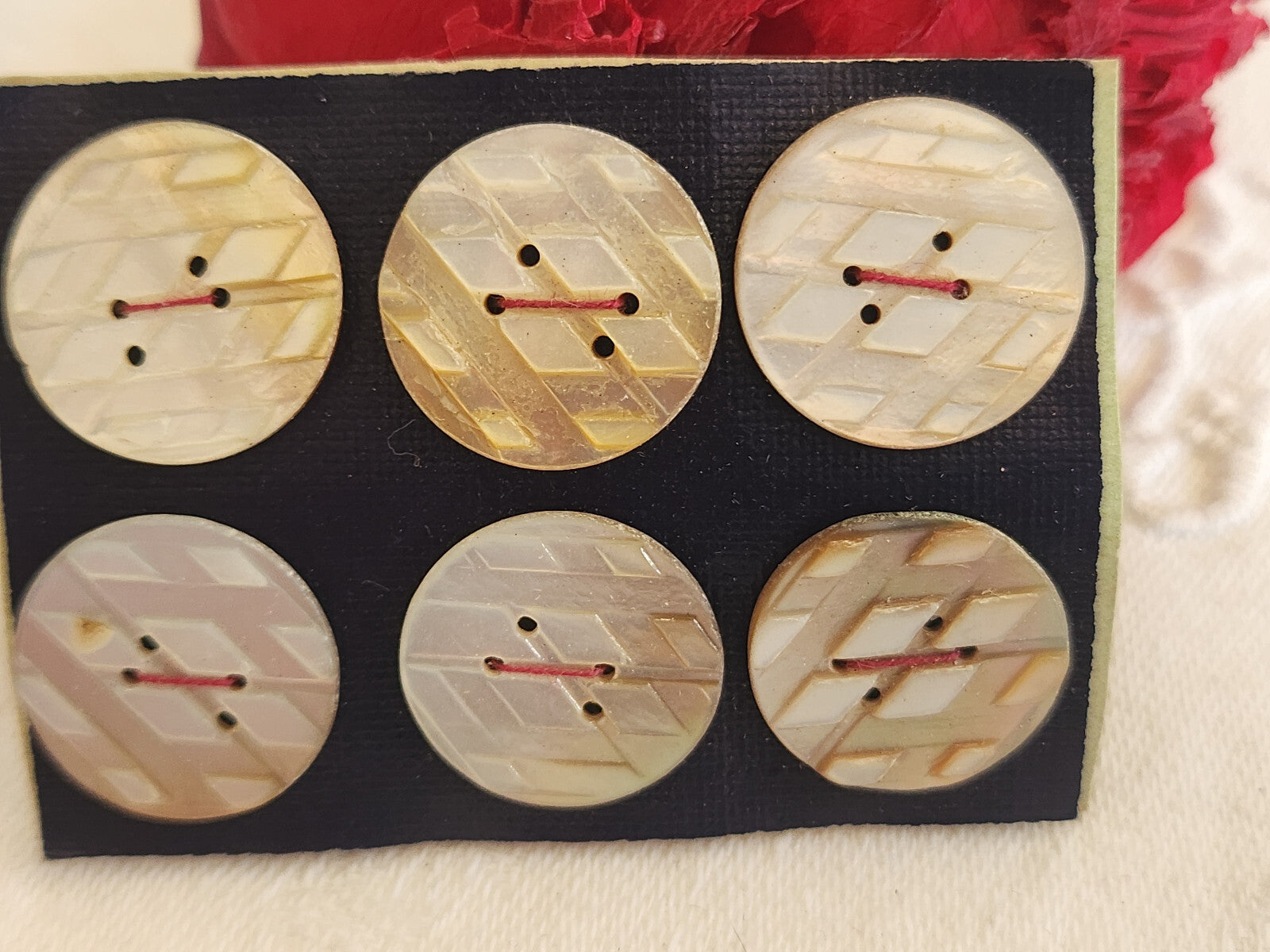 Rare petite plaque boutons anciens en nacre  1,7 cm  lot de 6 n°2B