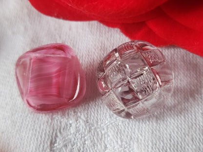 Duo boutons anciens en verre rose violet vintage 1,6 et 1,7  cm D9O