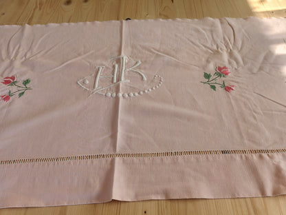 Monogramme ancien HK retour de drap rose brodée jour B7