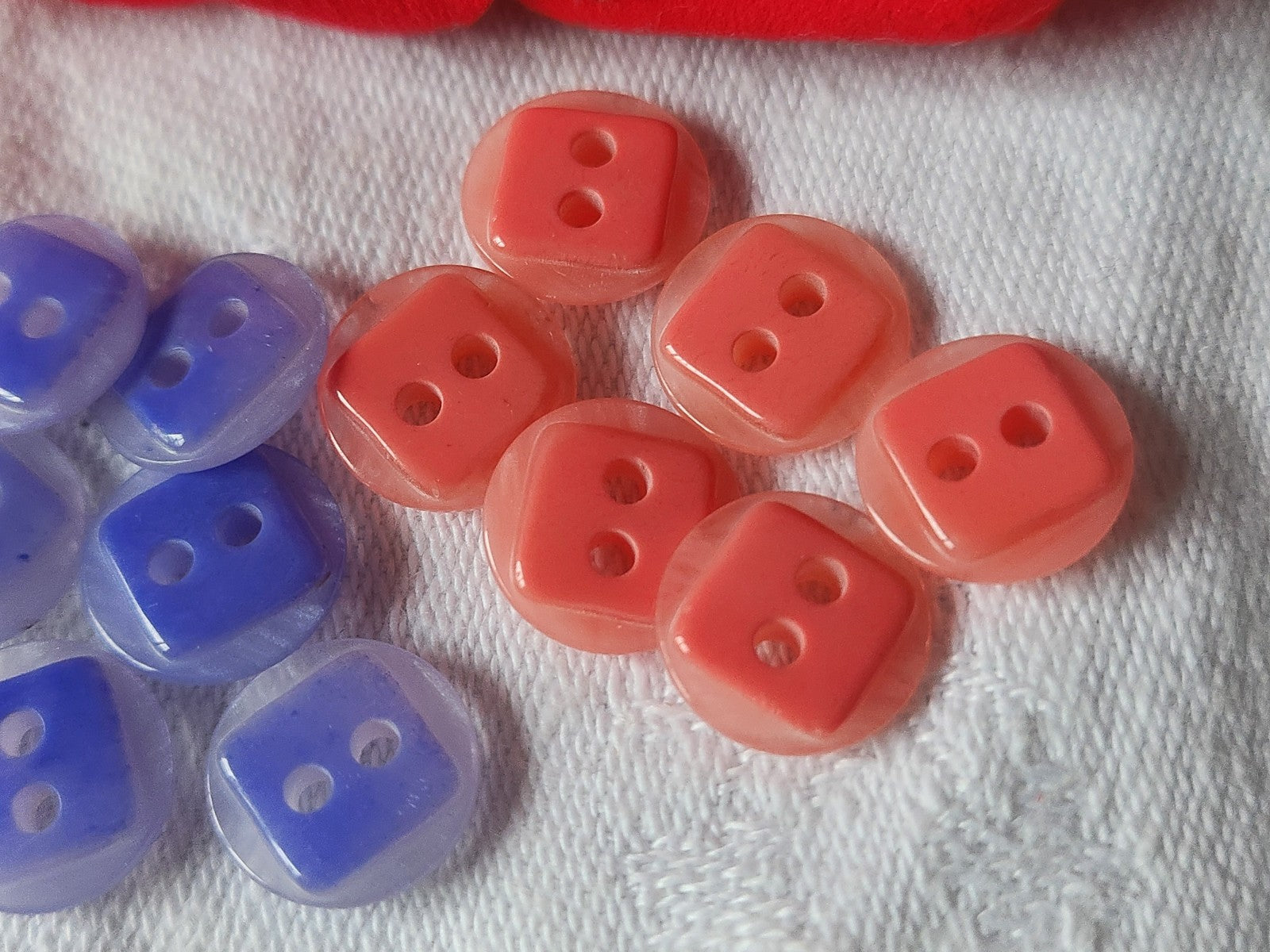 Lot 24 petits boutons vintage rose violet mini 3 séries 1,1 cm trous ref 102