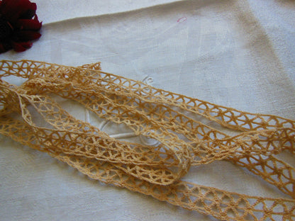 Dentelle ancienne 1 mètre 80 rustique bi  T2-29